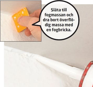 Slätt innertak: Försegla springan mellan taket och väggen hela vägen runt Slätt innertak: Försegla springan mellan taket och väggen hela vägen runt